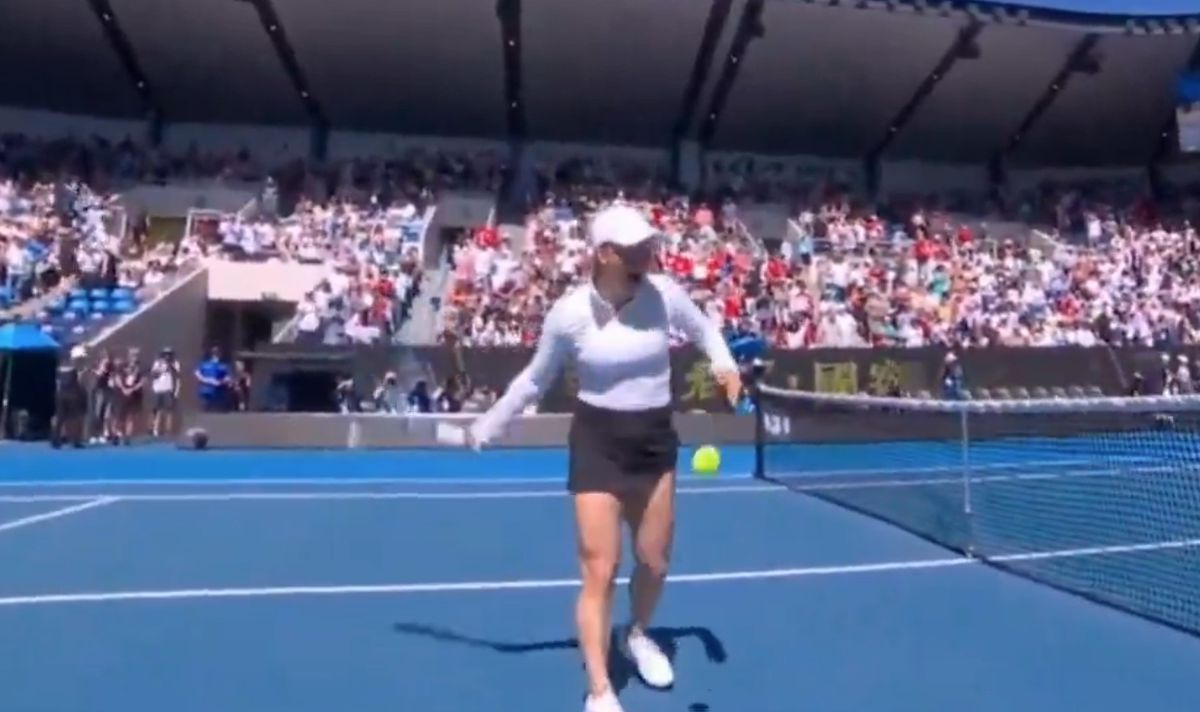 Huiduită după ce s-a calificat în „optimi” la Australian Open, o jucătoare a început să danseze: „Fredonam un cântec rusesc foarte vechi”
