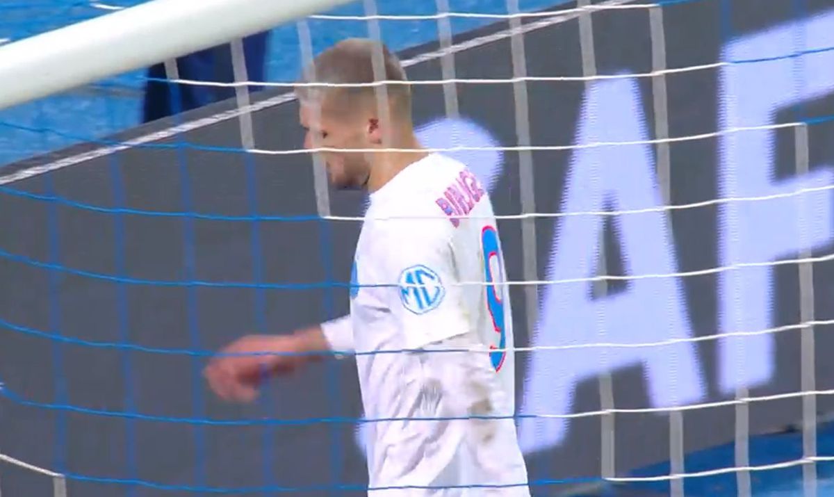 Bîrligea, criză de nervi după schimbare: a luat panoul la șuturi