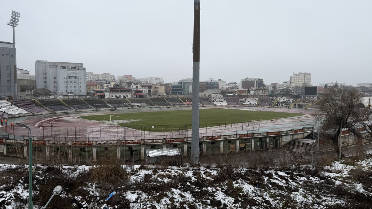 Tribuna a II-a de la stadionul Dinamo a început să fie demolată, urmează peluza „Cătălin Hîldan” » Avem imagini de pe șantier