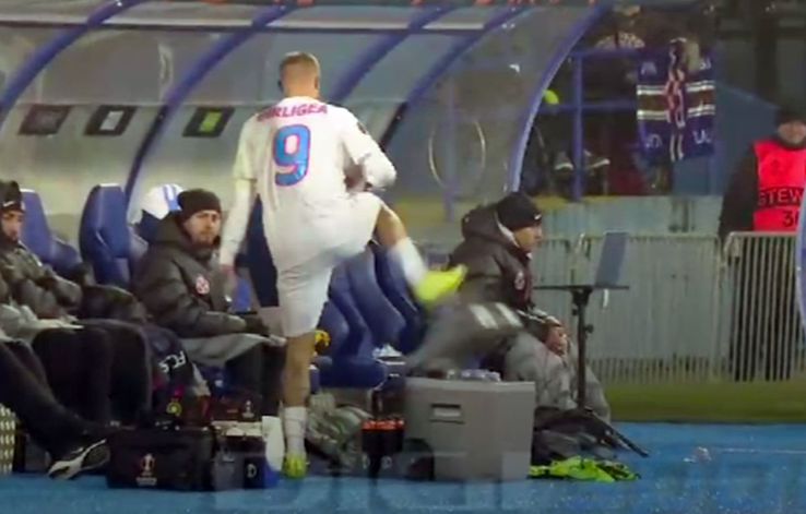 Daniel Bîrligea a lovit lada frigorifică // sursă foto: video DigiSport