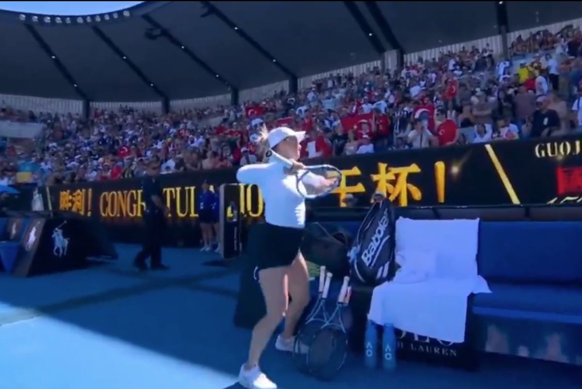 Huiduită după ce s-a calificat în „optimi” la Australian Open, o jucătoare a început să danseze: „Fredonam un cântec rusesc foarte vechi”