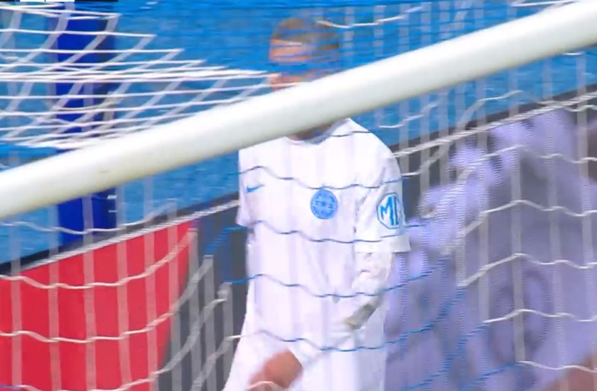 Bîrligea, criză de nervi după schimbare: a luat panoul la șuturi