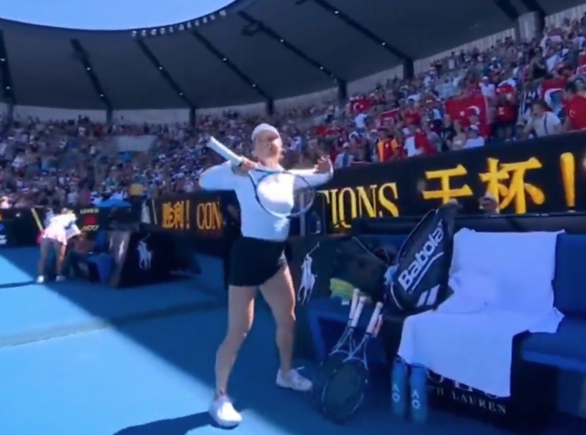 Huiduită după ce s-a calificat în „optimi” la Australian Open, o jucătoare a început să danseze: „Fredonam un cântec rusesc foarte vechi”