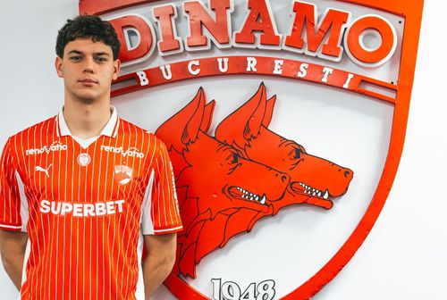 Hermannstadt - Dinamo 1-2. Deși nu a putut juca, Matteo Duțu a fost la Sibiu alături de „câini”, iar la final a făcut un scurt antrenament alături de coechipierii care nu au intrat deloc. foto: Facebook @Dinamo București