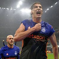 Chivu, revenire de poveste