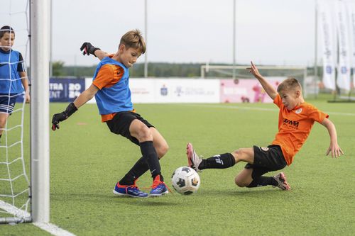 Copiii de la o academie de fotbal, la o competiție în Polonia  / Foto: Imago Images