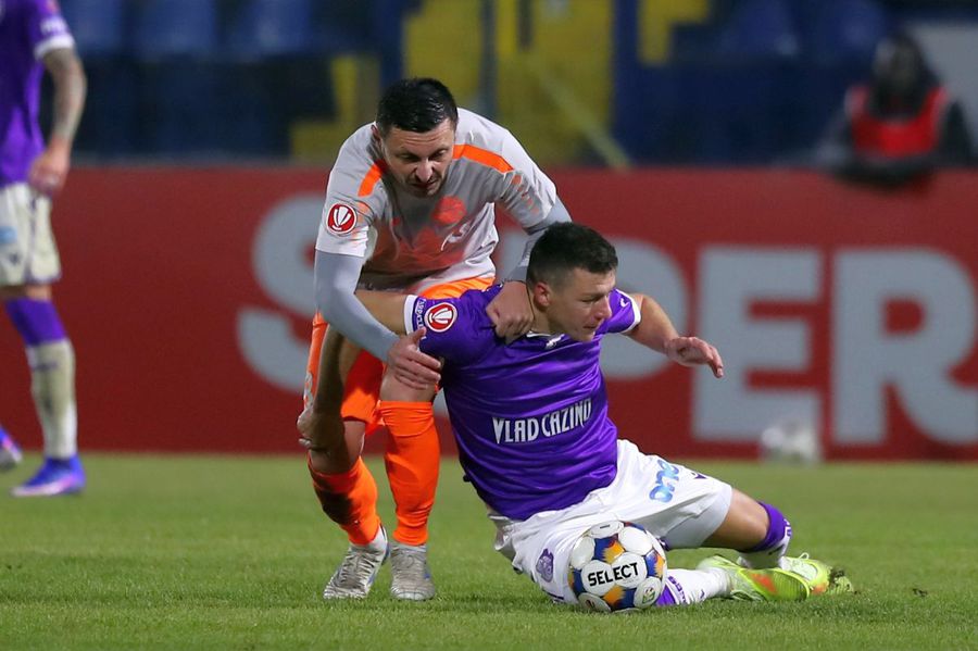 FC Argeș se impune contra celor de la Metaloglobus și suflă în ceafă granzilor din Superligă: partidă cu o eliminare și un gol de pus în ramă