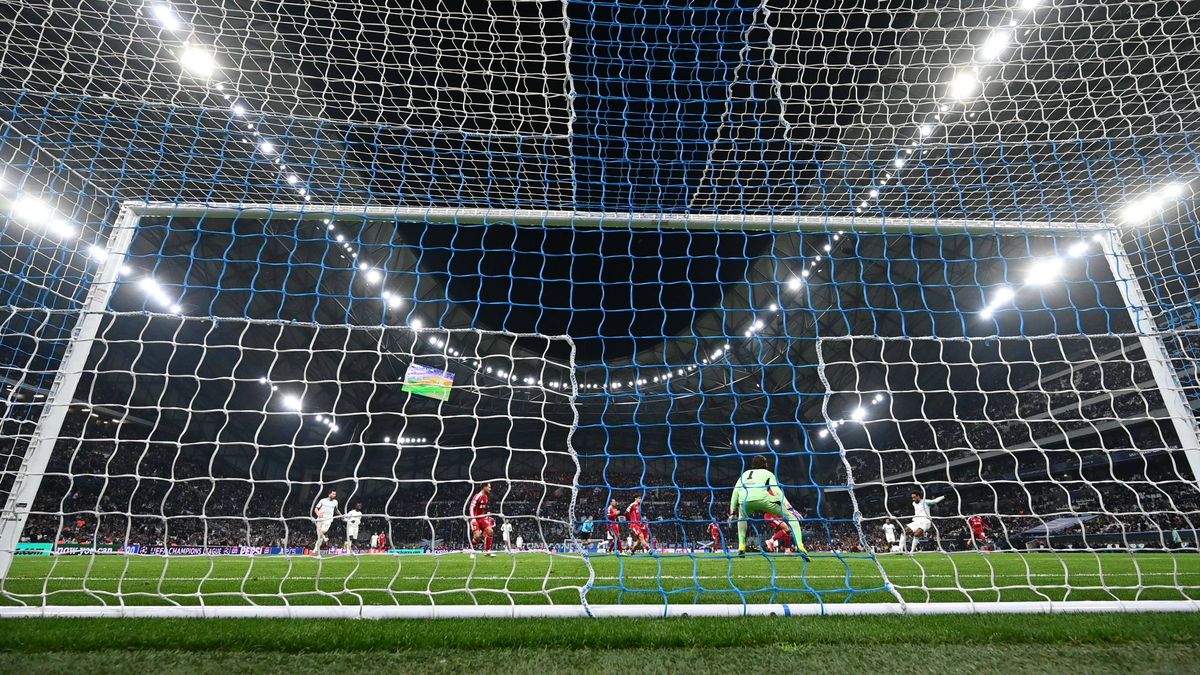 Orașul în care echipa de fotbal dictează ritmul vieții: „E totul sau nimic! Stadionul te face să zbori”