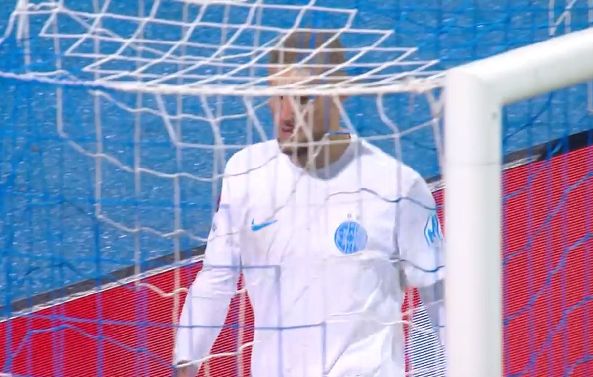 Bîrligea, criză de nervi după schimbare: a luat panoul la șuturi