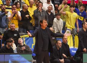 Scandal în Euroligă, între fanii israelieni și antrenorul turc: „Timp de 40 de minute m-au insultat puternic și nimeni n-a făcut nimic”