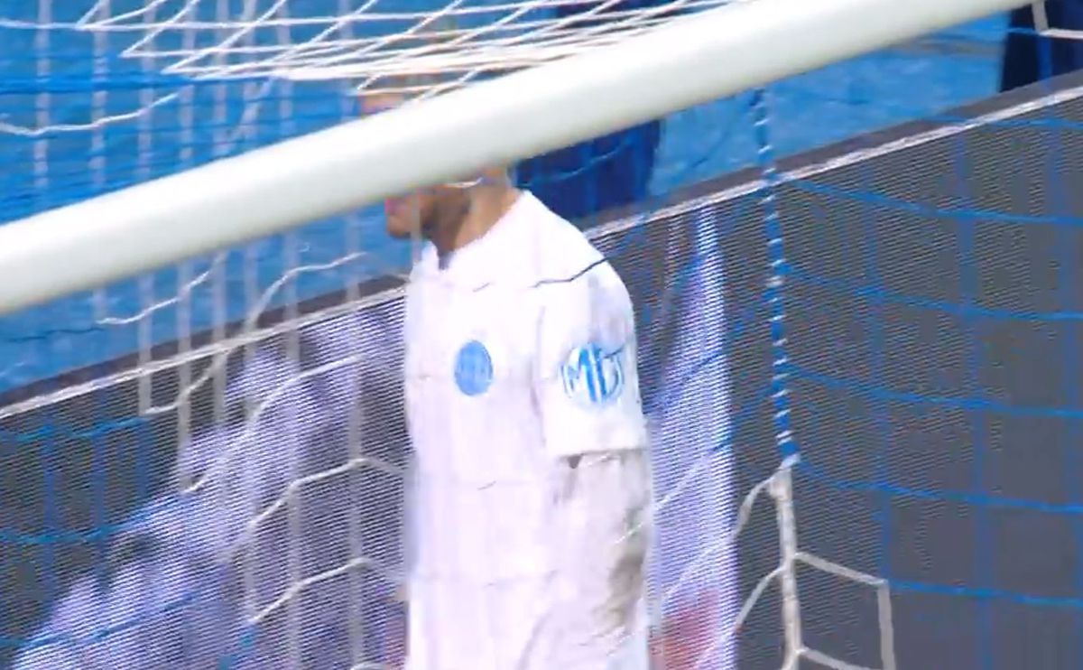 Bîrligea, criză de nervi după schimbare: a luat panoul la șuturi