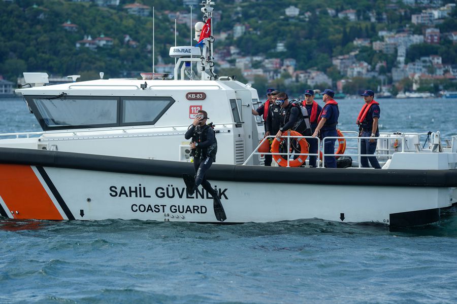 Imagine din luna august a anului 2025, atunci când autoritățile din Turcia îi căutau trupul înotătorului / Imago Images Descoperire macabră » Înotător rus dispărut de 6 luni, găsit fără cap și membre