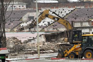 Tribuna a II-a de la stadionul Dinamo a început să fie demolată, urmează peluza „Cătălin Hîldan” » GSP.RO are imagini de pe șantier