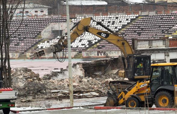 Tribuna a II-a de la stadionul Dinamo a început să fie demolată, urmează peluza „Cătălin Hîldan” » Avem imagini de pe șantier