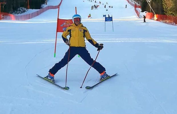 Soția lui Alex Benga face spectacol pe pârtie! Iulia domină schiul alpin feminin românesc, desi are trei copii acasă și a făcut o pauză de 8 ani