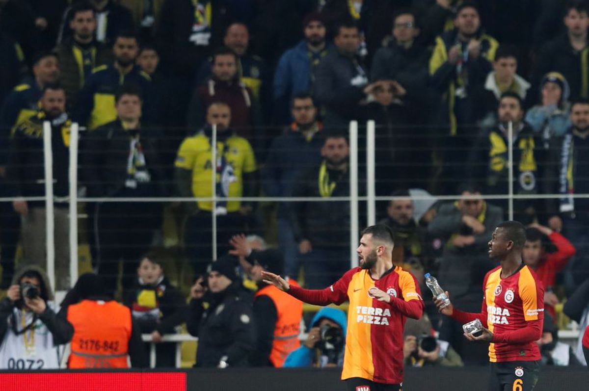 FENERBAHCE - GALATASARAY 1-3 // VIDEO + FOTO Florin Andone, pe bancă într-un derby infernal: bătăi în tribune, jucători loviți și o victorie ISTORICĂ