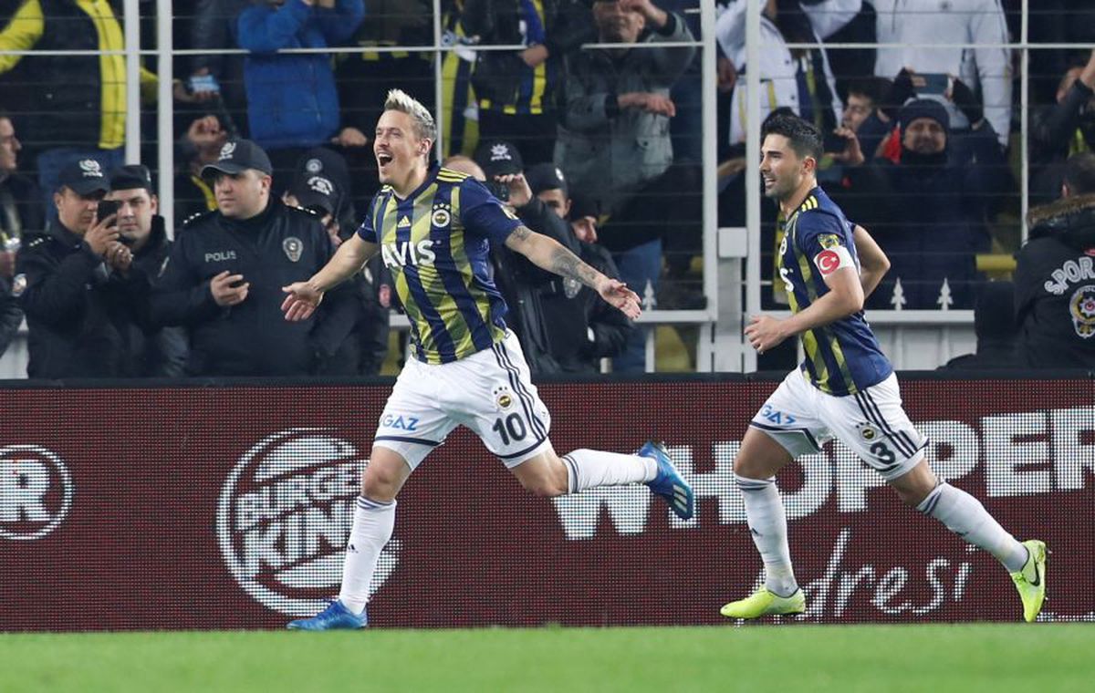 FENERBAHCE - GALATASARAY 1-3 // VIDEO + FOTO Florin Andone, pe bancă într-un derby infernal: bătăi în tribune, jucători loviți și o victorie ISTORICĂ