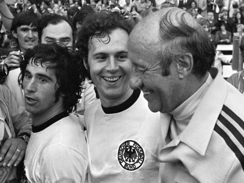 Helmut Schon (primul din dreapta)