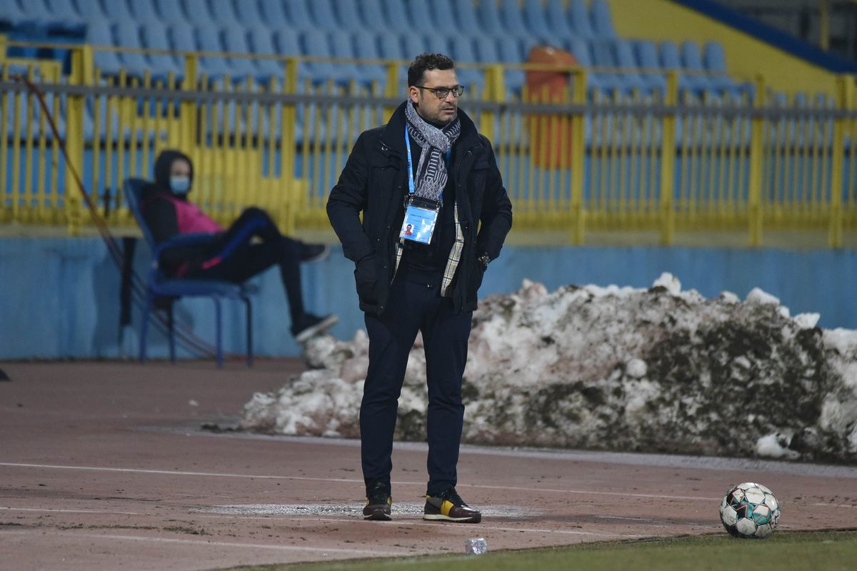 Acuzaţii de blat după Gaz Metan - CFR 0-1: „Daţi-mi voie să mă gândesc la orice!” » Cifrele alimentează suspicinile: trupa lui Teja a fost surprinzător de „cuminte” spre deosebire de alte jocuri