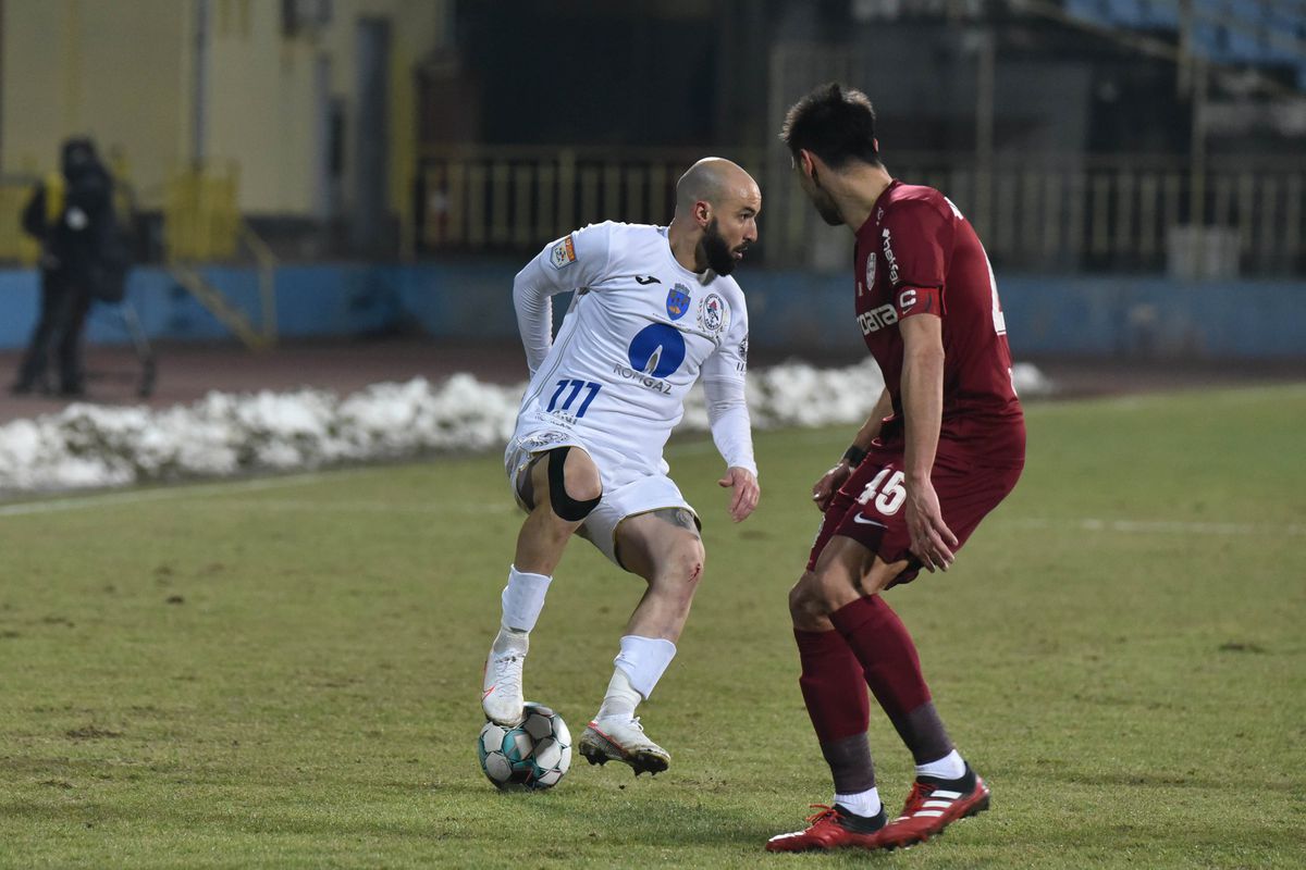 Acuzaţii de blat după Gaz Metan - CFR 0-1: „Daţi-mi voie să mă gândesc la orice!” » Cifrele alimentează suspicinile: trupa lui Teja a fost surprinzător de „cuminte” spre deosebire de alte jocuri