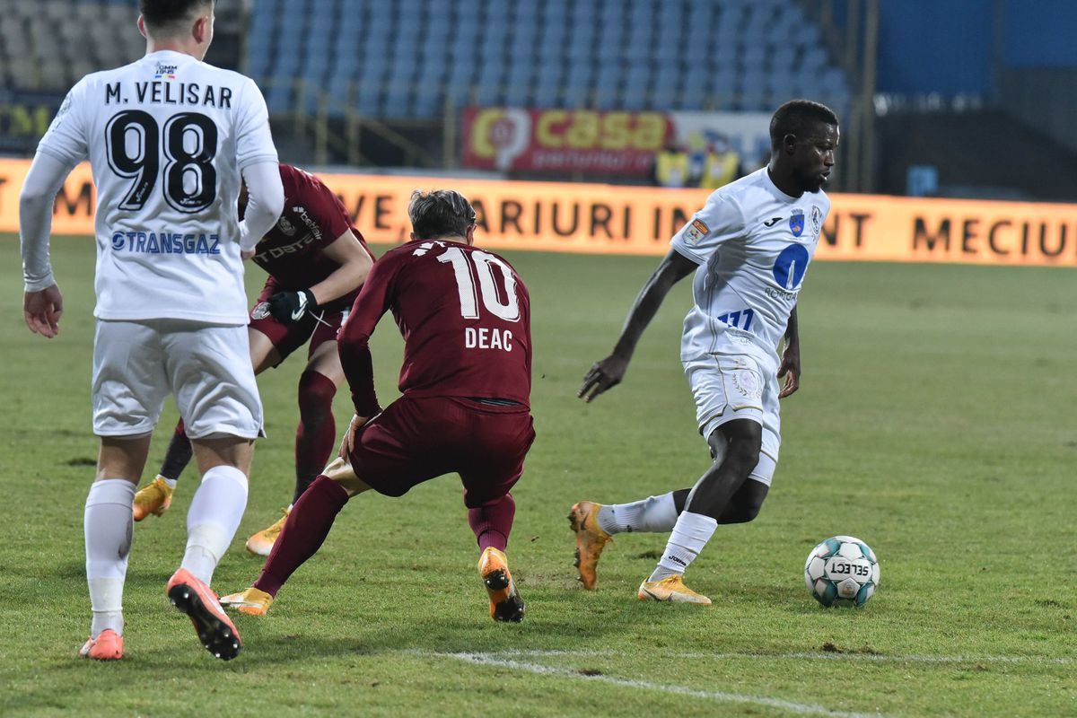 Acuzaţii de blat după Gaz Metan - CFR 0-1: „Daţi-mi voie să mă gândesc la orice!” » Cifrele alimentează suspicinile: trupa lui Teja a fost surprinzător de „cuminte” spre deosebire de alte jocuri