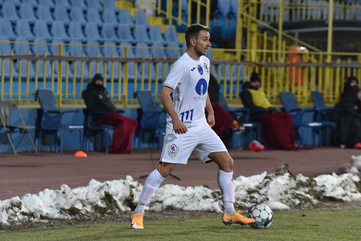 Acuzaţii de blat după Gaz Metan - CFR 0-1: „Daţi-mi voie să mă gândesc la orice!” » Cifrele alimentează suspicinile: trupa lui Teja a fost surprinzător de „cuminte” spre deosebire de alte jocuri