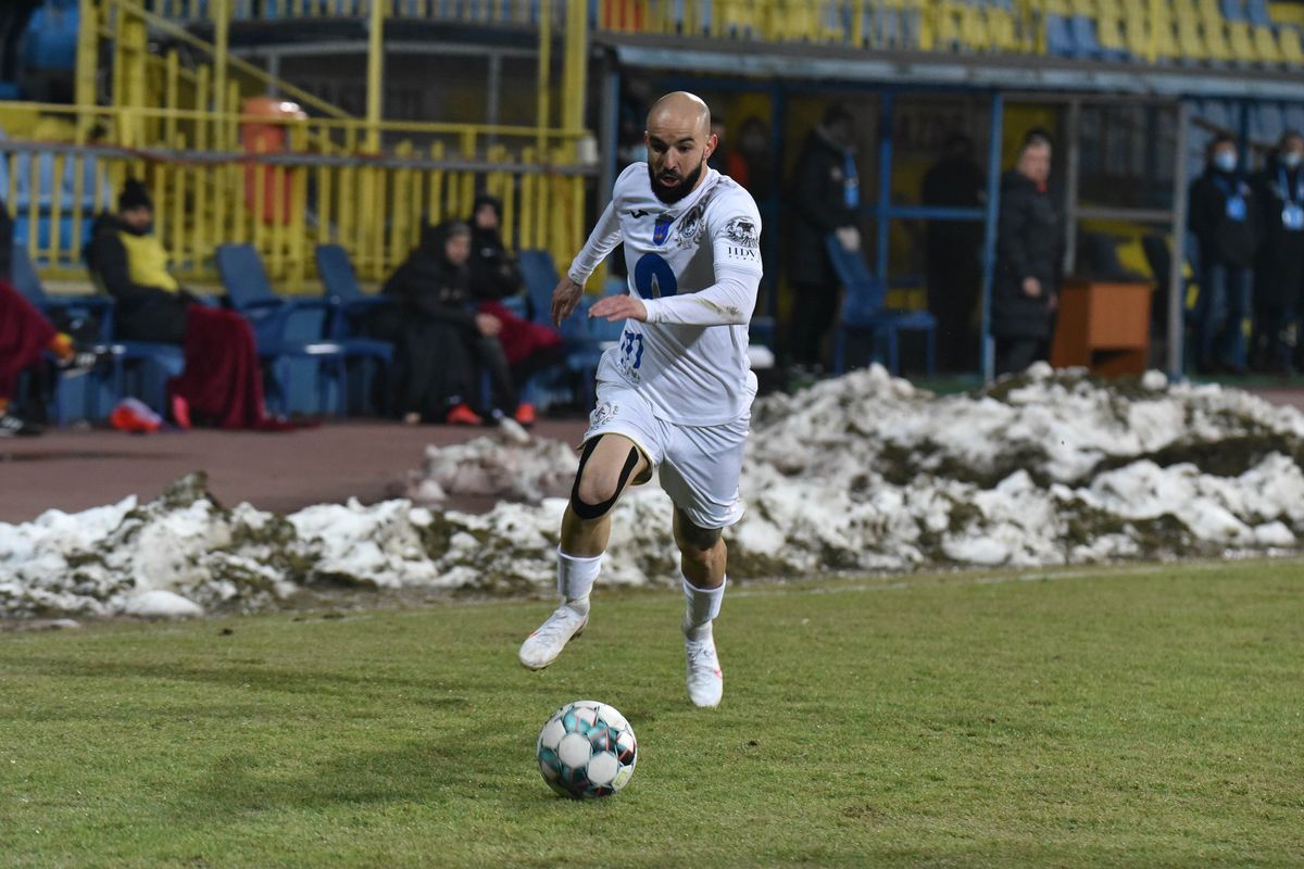 Acuzaţii de blat după Gaz Metan - CFR 0-1: „Daţi-mi voie să mă gândesc la orice!” » Cifrele alimentează suspicinile: trupa lui Teja a fost surprinzător de „cuminte” spre deosebire de alte jocuri