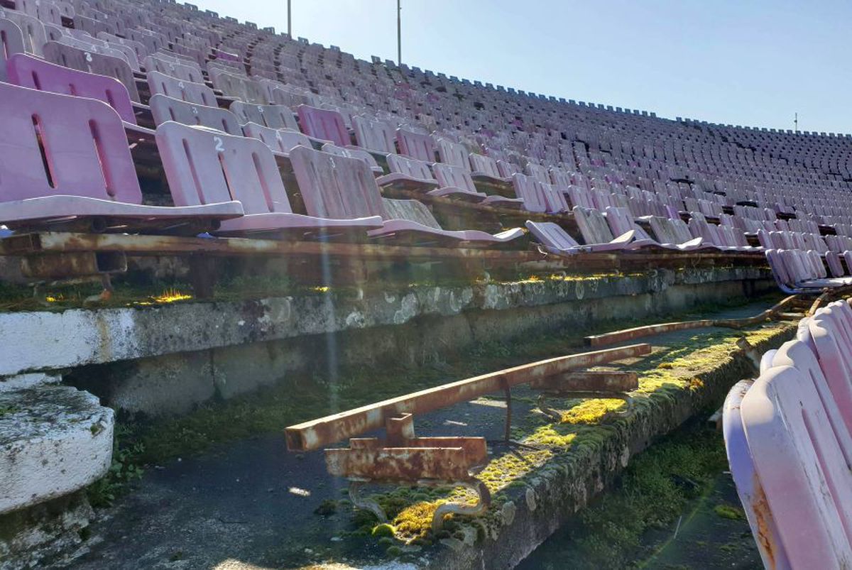 Imaginile degradării pe stadionul „Dan Păltinișanu”