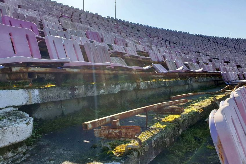 Imaginile degradării pe stadionul „Dan Păltinișanu” din România