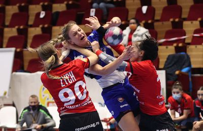 Nimeni nu poate opri CSM București! Victorie cu doar 8 jucătoare de bază pe bancă