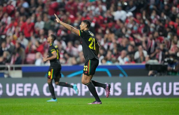 Sebastien Haller marchează în toate porţile pe care le vede:) » Autogol şi gol în doar 3 minute!