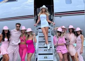Cum s-a afişat Paulina Gretzky la petrecerea burlăcițelor! » Fiica celui mai mare hocheist din istorie a sărbătorit cu șampanie în avionul privat înainte de nunta cu Dustin Johnson