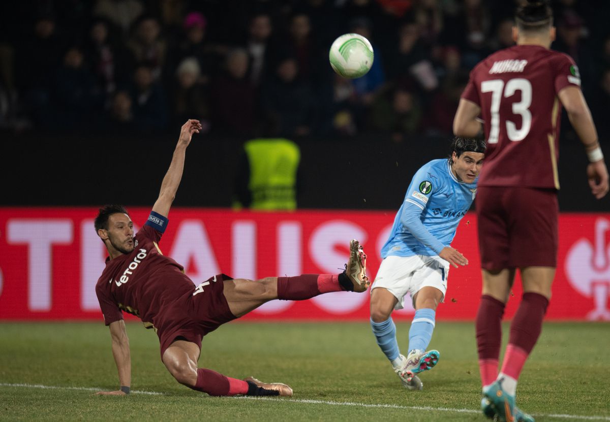 Conducerea lui CFR Cluj reclamă arbitrajul din returul cu Lazio: „Oprește meciul când noi scăpăm pe contraatac?!” + Nici Petrescu nu s-a abținut