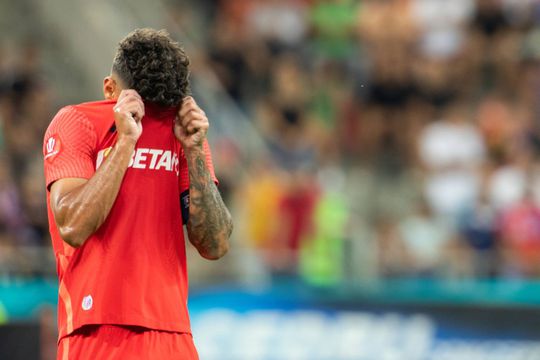 Florinel Coman (24 de ani), extrema stângă a vicecampioanei României, FCSB, are din nou probleme de ordin juridic. Acesta a fost pus sub învinuire în  dosarul penal deschis pe numele lui în urmă cu doi ani.