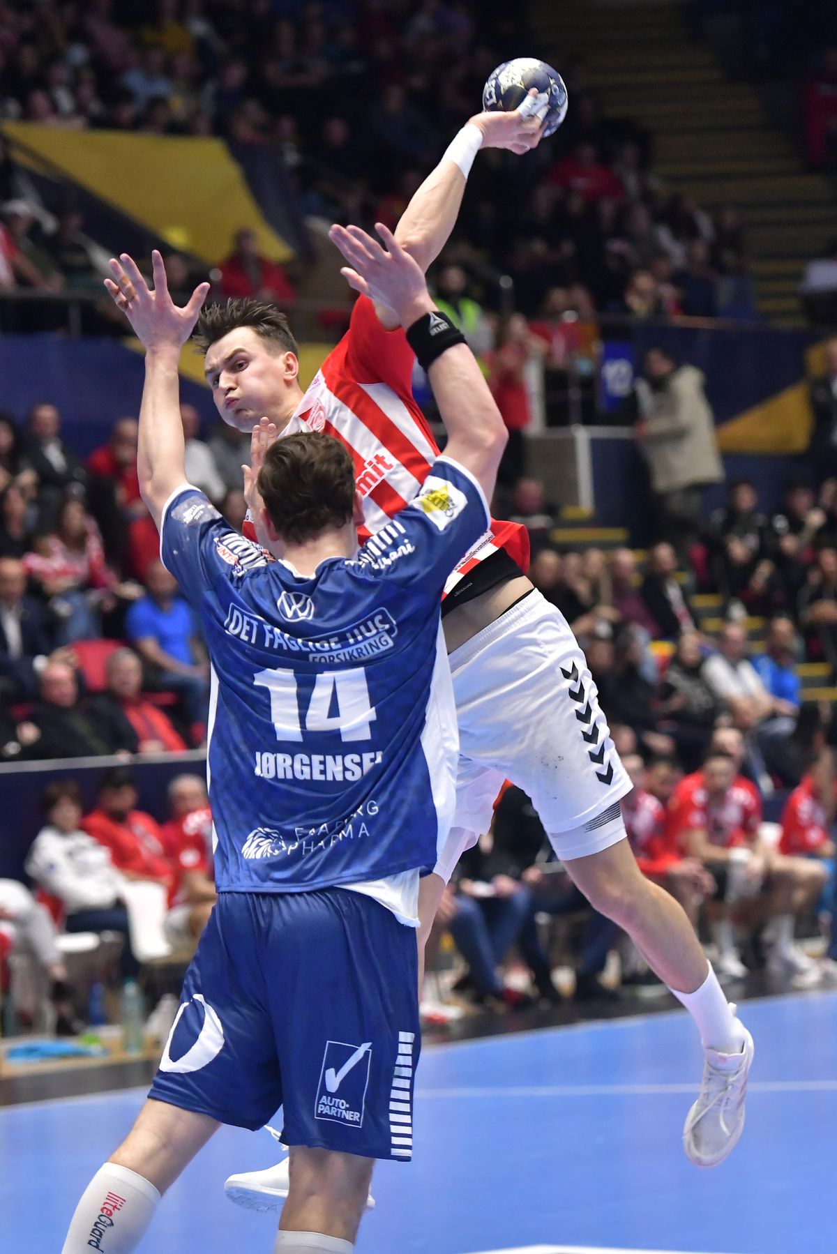 Pus pe glume după ce a văzut-o pe Cristina Neagu la meciul lui Dinamo: „Poate juca împotriva noastră, dacă nu o poate face împotriva Rapidului”