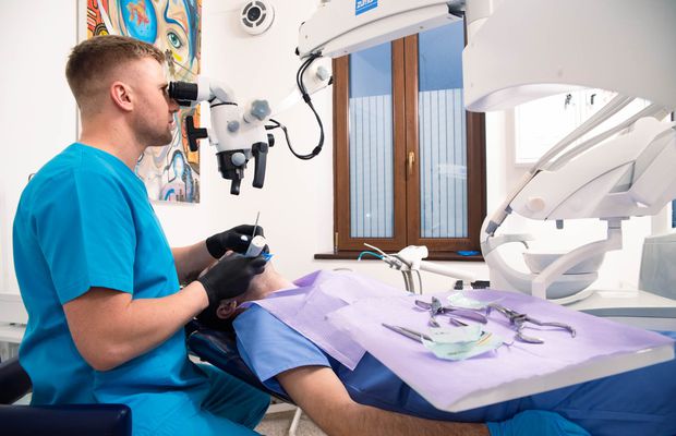 Cum să ai grijă de dinții și gingiile tale și să le păstrezi sănătoase?