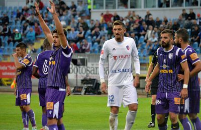 Se întâmplă în Superligă » Fotbaliști amendați de  propriul club cu 800 de lei dintr-un motiv incredibil