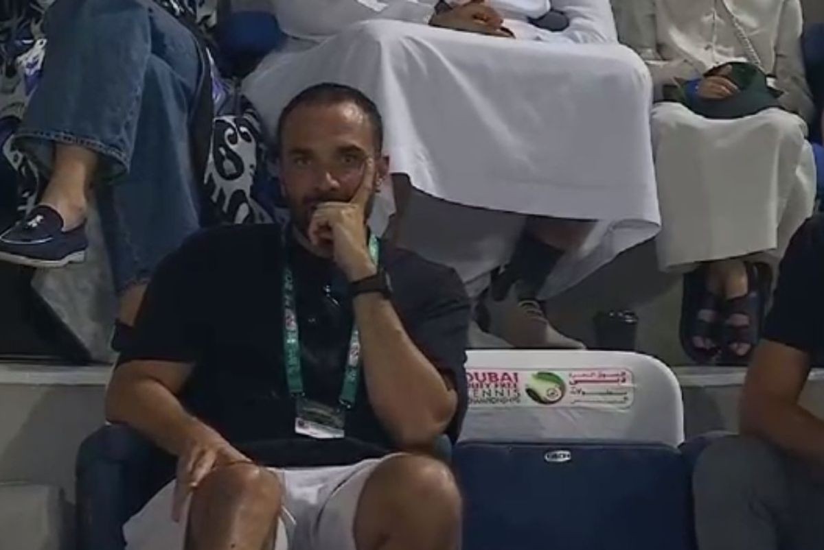 Camerele TV s-au îndreptat imediat către Țiriac Jr. » Gestul făcut în timp ce Sorana Cîrstea, iubita lui, pierdea semifinala de la Dubai