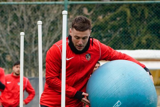 Alex Maxim va evolua și în sezonul viitor la echipa lui Marius Șumudică. Foto: Gaziantep FK