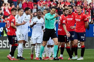 Real Madrid trece la fapte împotriva arbitrilor » Ce vor scanda suporterii madrilenilor în minutul 12 al partidei cu Girona