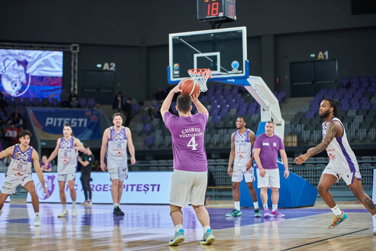 Eveniment inedit la Pitești Arena! Duel între fani și jucători