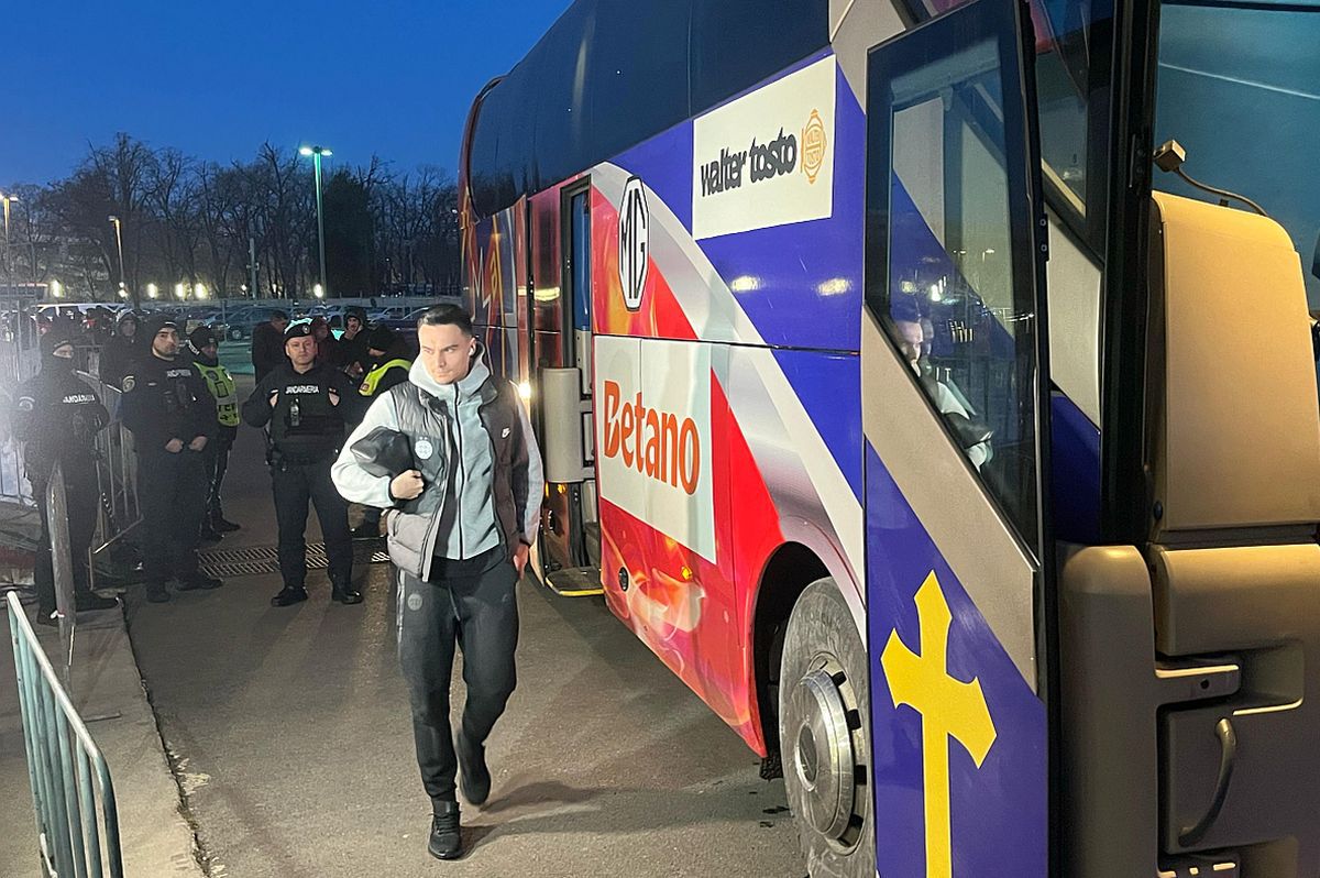 Eșarfele pe care le vinde Peluza Nord înainte de derby-ul cu Dinamo » Mesaje împotriva lui Dinamo