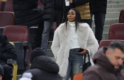 Soția lui Ngezana, apariție spectaculoasă pe Arena Națională! A atras toate privirile la FCSB - Dinamo