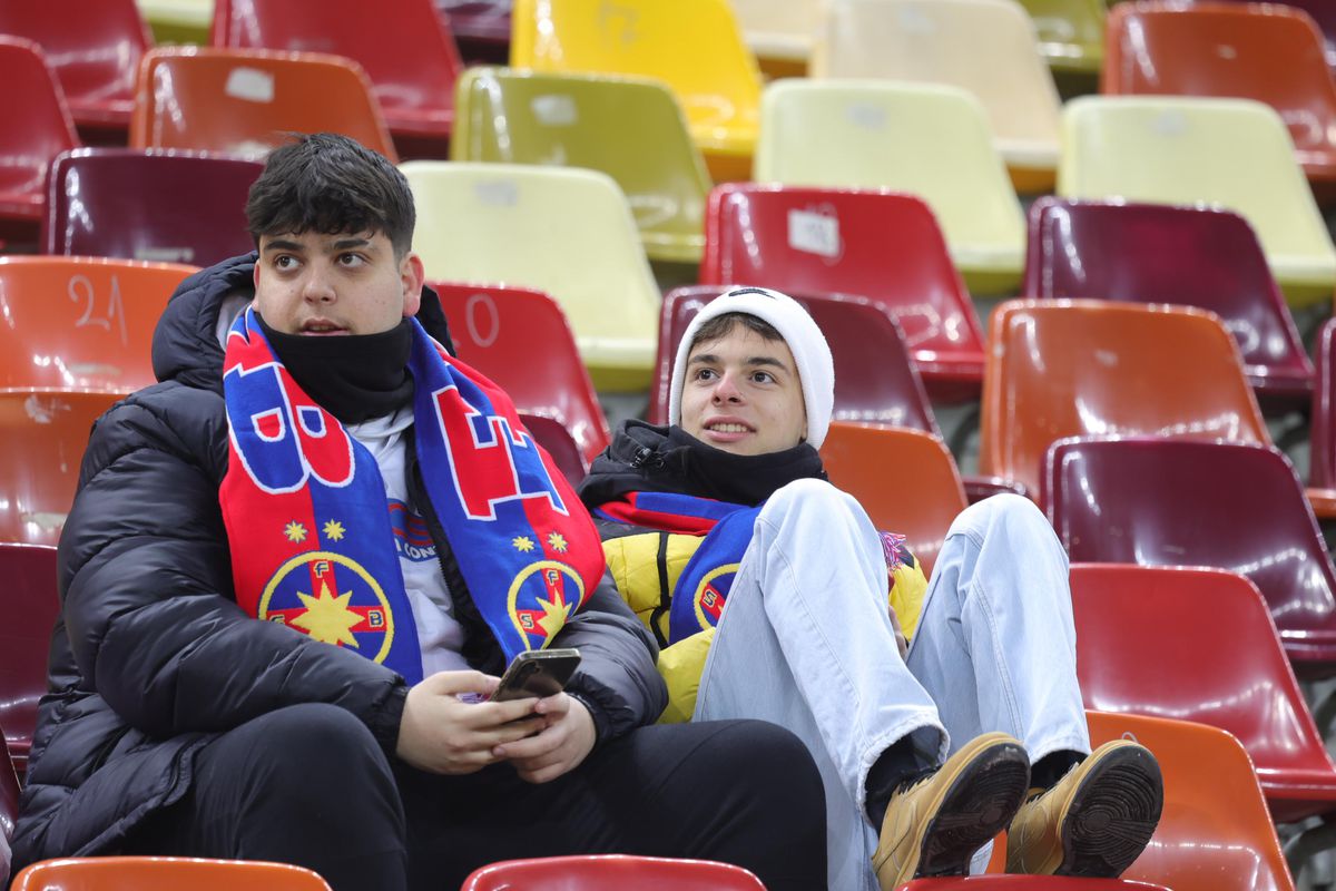 Eșarfele pe care le vinde Peluza Nord înainte de derby-ul cu Dinamo » Mesaje împotriva lui Dinamo