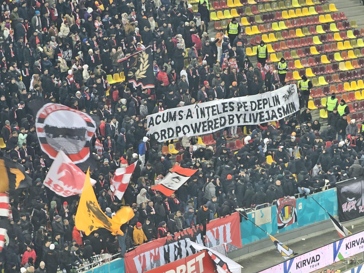 Toate mesajele galeriilor din FCSB - Dinamo » Ironii nemiloase ale fanilor: „Peluza voastră e ca POS-ul”