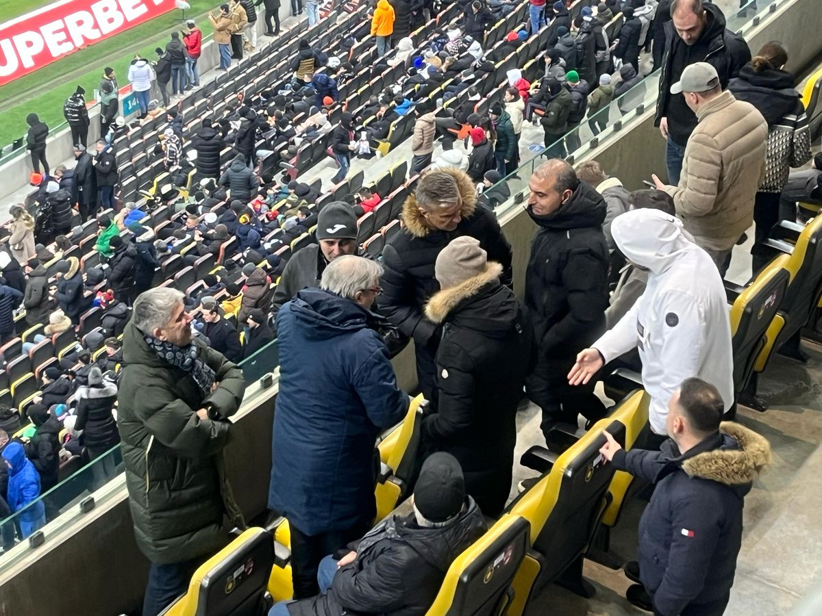 Cum a apărut Mircea Lucescu la FCSB - Dinamo + Ce alte nume mari au fost la derby