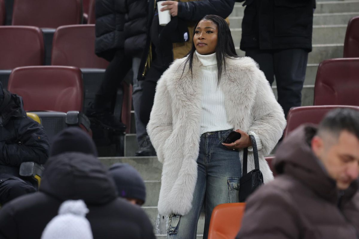 Mbali Malindi, iubita lui Siyabonga Ngezana, la meciul FCSB - Dinamo