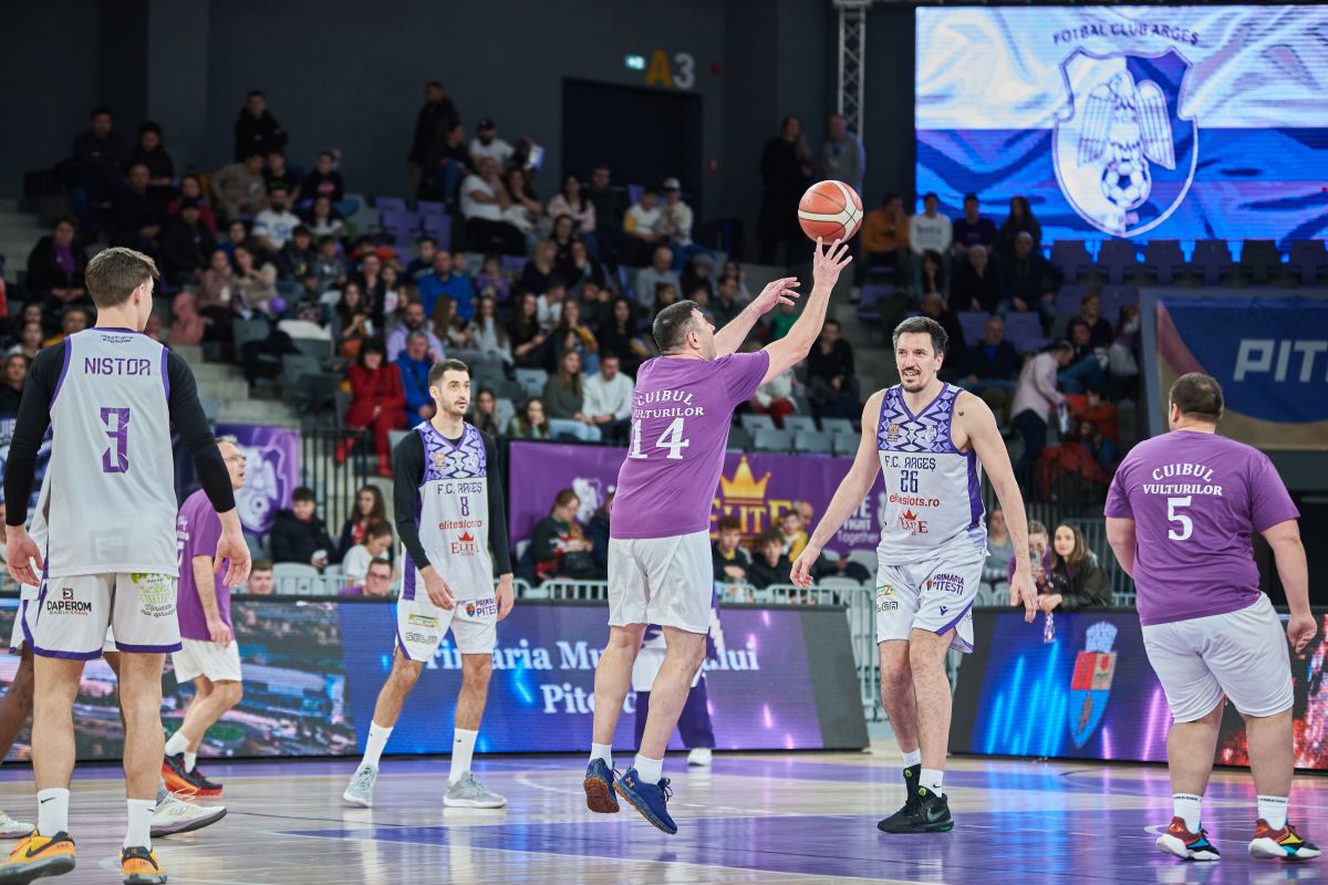 Eveniment inedit la Pitești Arena! Duel între fani și jucători