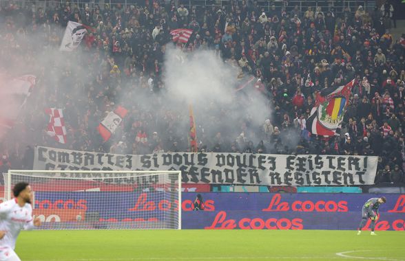 Toate mesajele galeriilor din FCSB - Dinamo » Ironii nemiloase ale fanilor: „Peluza voastră e ca POS-ul”