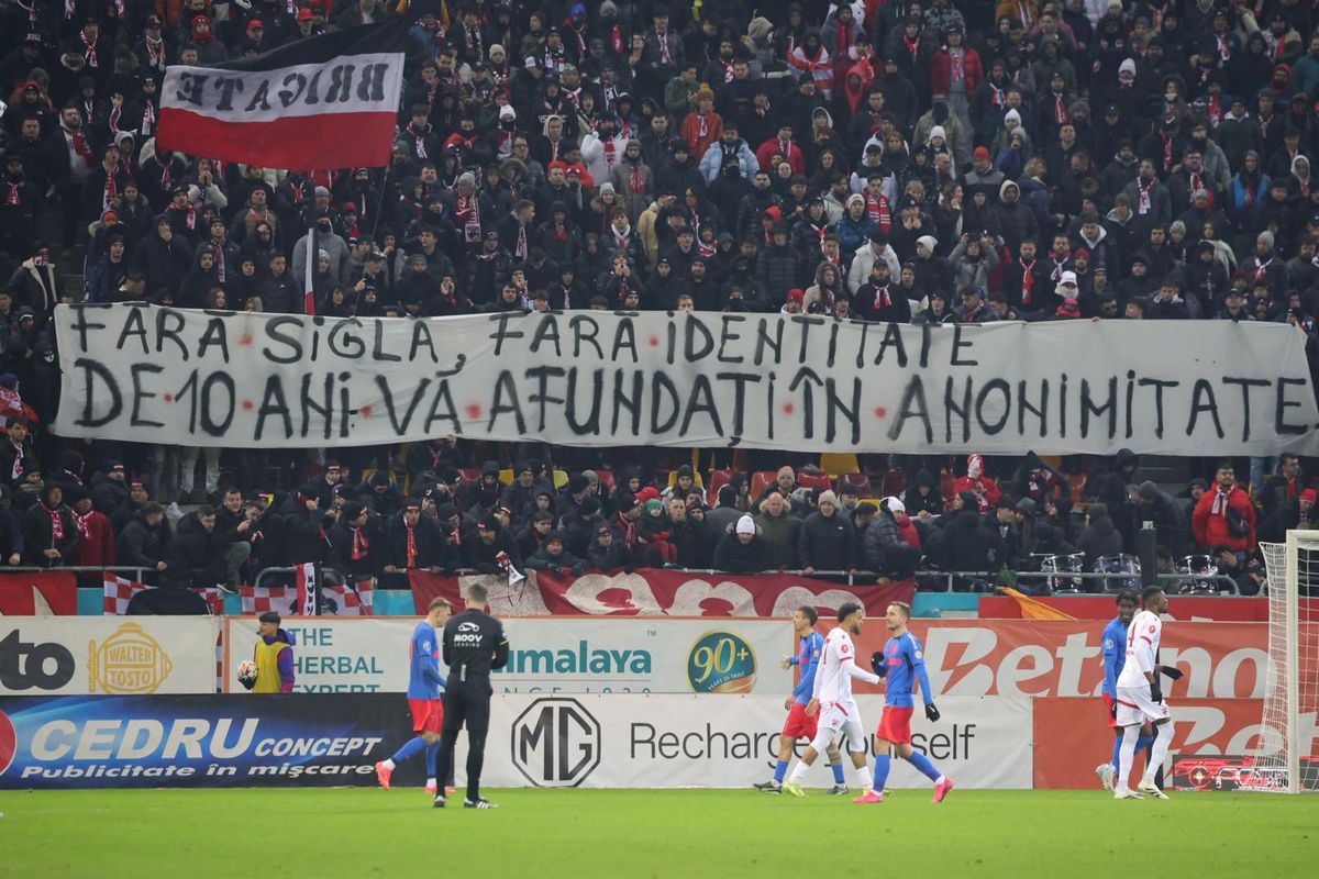 Mesaje în tribune la FCSB - Dinamo